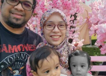 GAMBAR kenangan Amirul Ridzuan Abu Bakar dan Nurul Husna Khairuddin bersama anak kembar mereka Amir Hasan dan Allahyarham Amir Husayn (kanan).