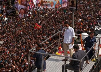 VIJAY ketika berkempen di Tamil Nadu, India. - AGENSI