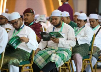 PERWAKILAN dan ahli Pemuda Pas yang menghadiri majlis perasmian Muktamar Dewan Pemuda Pas ke-66 di Kompleks Pas Kedah, Kota Sarang Semut di Alor Setar, semalam.
