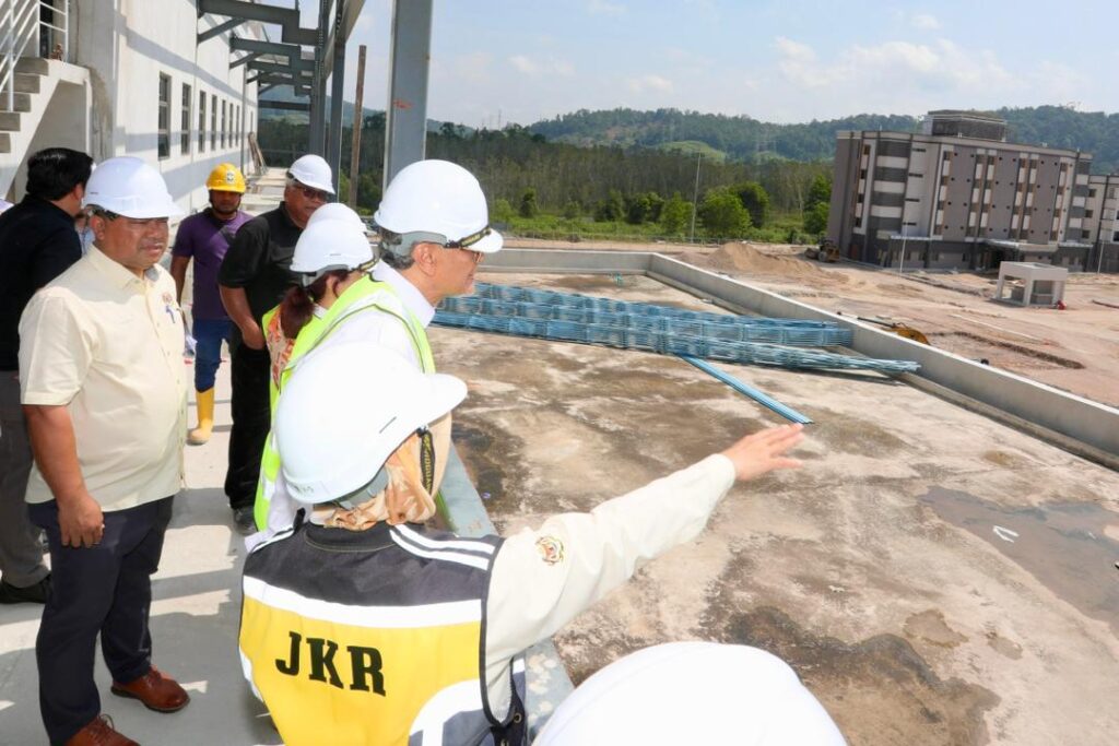 Projek pembinaan Hospital Kemaman lewat hampir lapan tahun 1 kemaman