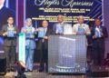 SAARANI Mohamad (tiga dari kiri) pada pelancaran Pelancaran Pelan Strategik Pemerkasaan Pendidikan Sejahtera Negeri Perak di Ipoh hari ini. - UTUSAN/MUHAMAD NAZREEN SYAH MUSTHAFA