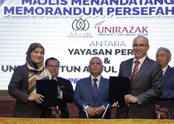 SAARANI Mohamad (tengah) pada Program Empower Tahfiz Inisiatif Khas Pemerkasaan Anak-anak Tahfiz Negeri Perak di Ipoh hari ini. - UTUSAN
