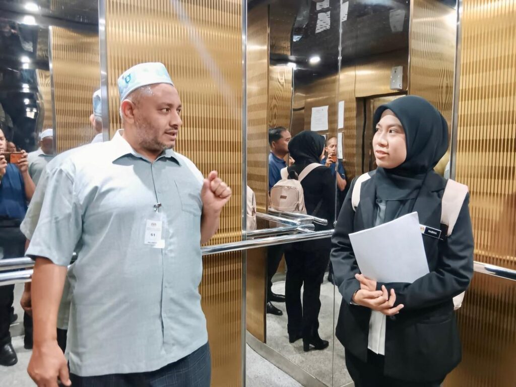 Warga Mesir didenda RM4,000 jual perhiasan ayat al-Quran salah cetak 1 mesir