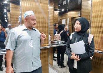 ELKLLANY Osama Aly Shaban Ahmed (kiri) semasa hadir di Mahkamah Majistret Kuala Terengganu, Terengganu. - UTUSAN/PUQTRA HAIRRY