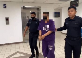 SEORANG mudir pondok ditahan reman selama lima hari bagi membantu siasatan melakukan amang seksual fizikal terhadap seorang pelajar tahfiz di Mahkamah Majistret Kuala Terengganu hari ini. - UTUSAN / NURSYASYA NADHIRAH ZABIDI