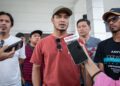 WAN Zack Haikal Wan Noor dalam sidang akhbar mengenai desakan bekas pemain, jurulatih dan kakitangan supaya Perak FC menyelesaikan tunggakan gaji dan pampasan di Ipoh hari ini. - UTUSAN