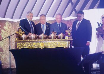 FADILAH Yusof mewakili Perdana Menteri merasmikan Hari Pelancongan Sedunia (WTD) dan Persidangan Pelancongan Sedunia (WTC) 2025 di Banda Hilir, Melaka, semalam. – UTUSAN/AMRAN MULUP