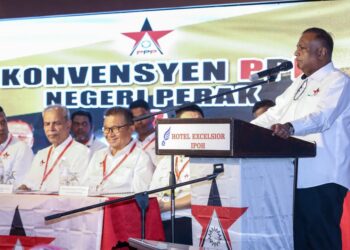 LOGA Bala Mohan berucap pada Konvensyen PPP negeri Perak di Ipoh hari ini. - UTUSAN/MUHAMAD NAZREEN SYAH MUSTHAFA
