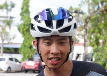 Pelumba pasukan Australia St. George Continenantal Cycling Team, Tsen Ren Bao yang ditemui pada sesi latihan menjelang perlumbaan peringkat pertama Le Tour de Langkawi (LTDL) 2025 pada 28 September ini, di sini, semalam. - UTUSAN/MUHAMAD IQBAL ROSLI
