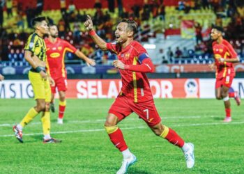 KAPTEN Selangor FC, Faisal Halim meraikan gol jaringannya ketika skuad Gergasi Merah cemerlang membenam Tampines Rovers 4-2 dalam aksi Kumpulan A Kejuaraan Kelab ASEAN (ACC) di Stadium Majlis Bandaraya Petaling Jaya (MBPJ), kelmarin.- GAMBAR/ SHIDDIEQIIN ZON