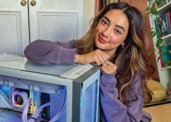 ALYCE gemar bermain permainan berunsur watak tertentu dan pengembaraan fantasi. 
– AGENSI