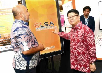 DATUK Ewon Benedick merasmikan pelancaran Aplikasi ELSA di sini hari ini.