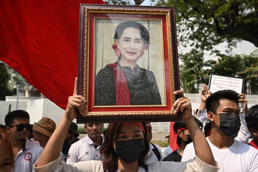 Kesihatan Suu Kyi merosot dalam tahanan tentera, anak rayu pembebasan segera 1 suu kyi