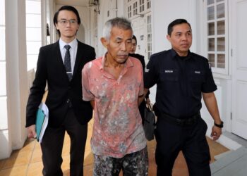 LEE Fong Chiew dihadapkan ke Mahkamah Sesyen Ipoh bagi lima pertuduhan merogol dan melakukan seks luar tabii terhadap seorang kanak-kanak perempuan sejak tahun lalu. - UTUSAN