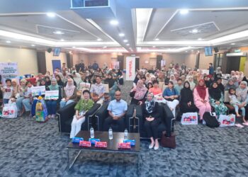 LEBIH 100 penduduk hadir pada program Usus Sihat, Minda Lagi Hebat di Dewan Banquet, Pejabat Pengarah Kampus Universiti Islam Antarabangsa Malaysia (UIAM) Kuantan di Kuantan, Pahang. – UTUSAN/SHAIKH AHMAD RAZIF