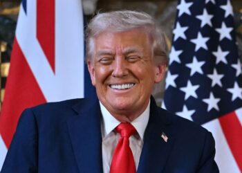 DONALD Trump
tersenyum ketika
sidang media di
Aylesbury, United
Kingdom pada 18
September lalu.
– AFP