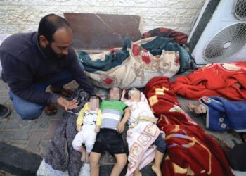 ANGKARA kekejaman Israel. Jenazah kanak-kanak yang maut dalam serangan ganas rejim Zionis di Palestin, diletakkan di Hospital Al-Aqsa, wilayah Deir Balah, tengah Semenanjung Gaza. Kanak-kanak sering menjadi mangsa serangan berterusan Israel yang kononnya menyasarkan kumpulan Hamas. – AFP