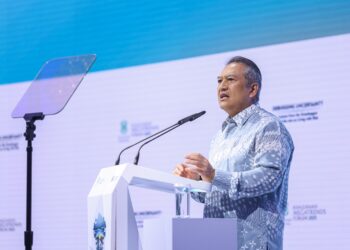 AMIRUL Feisal Wan Zahir berucap pada Forum Megatrends Khazanah (KMF) 2025 di Mandarin Oriental di sini hari ini. UTUSAN/FARIZ RUSADIO