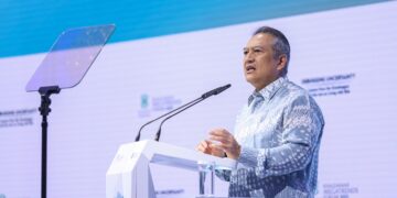 AMIRUL Feisal Wan Zahir berucap pada Forum Megatrends Khazanah (KMF) 2025 di Mandarin Oriental di sini hari ini. UTUSAN/FARIZ RUSADIO