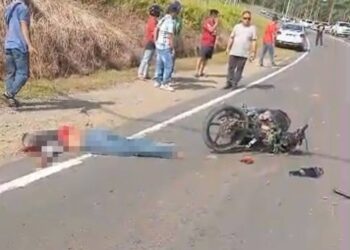 Mangsa kemalangan maut di lokasi kejadian akibat kecederaan parah. - GAMBAR MEDIA SOSIAL