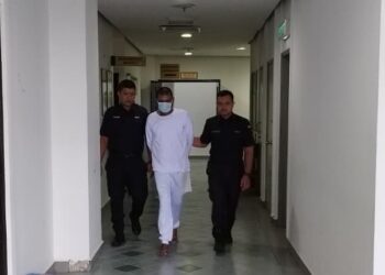 B. Jeetandraj meninggalkan kamar Mahkamah Tinggi selepas mendengar hukuman dikenakan ke atasnya atas pertuduhan membunuh tanpa niat, di Shah Alam, Selangor, semalam. – UTUSAN / MOHAMAD NAUFAL MOHAMAD IDRIS