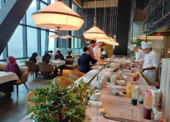 RESTORAN Merdeka Grill dan Park Lounge, menawarkan pemandangan ikonik Menara Berkembar Petronas, Menara Kuala Lumpur dan TRX. GAMBAR HALINA MD. NOOR