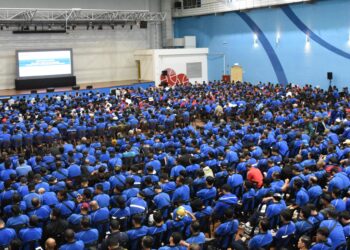 SERAMAI 1,400 orang pekerja yang berpindah dari kilang Shah Alam telah disambut secara rasmi di Proton Tanjung Malim, Perak.