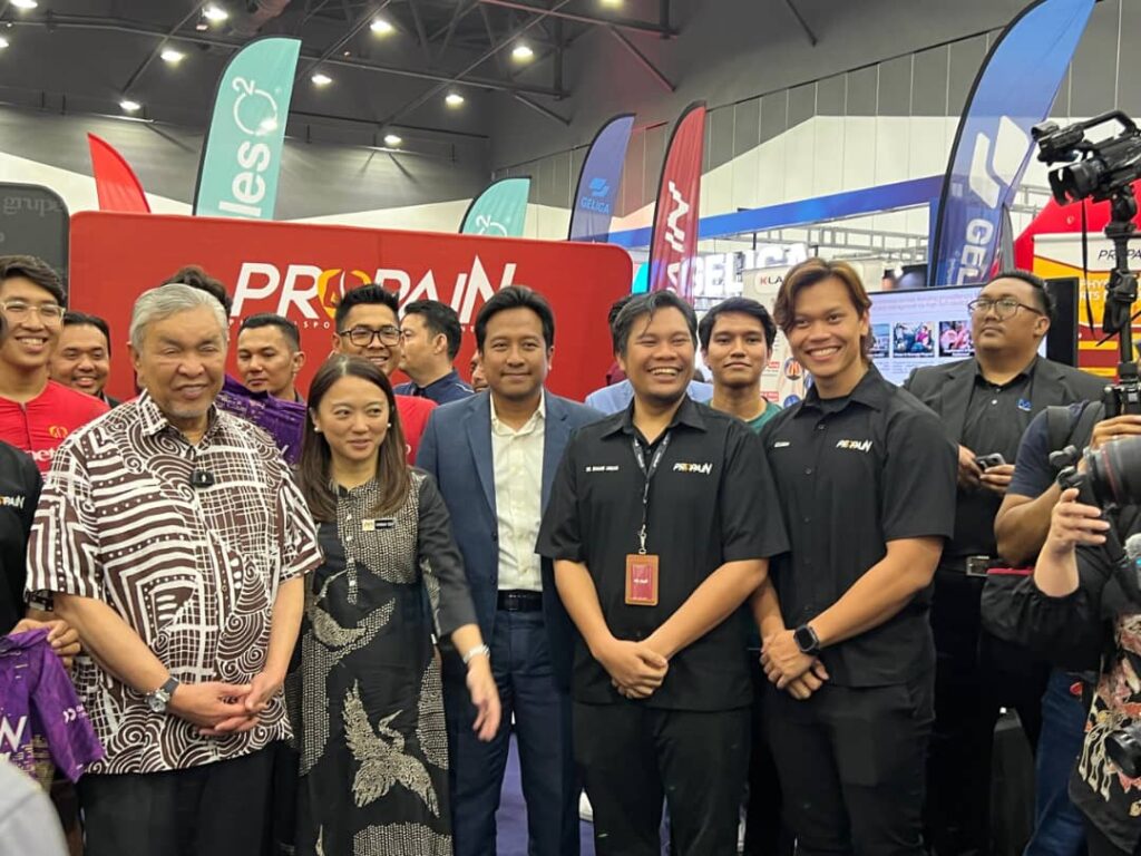 Tiada paksaan MIC kekal atau keluar dari BN – Ahmad Zahid