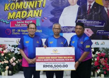WAKAF bukan sekadar menyampaikan sumbangan, malah menjadi jambatan ukhuwah dengan masyarakat.
