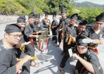 BERPERSATUAN mendidik pentadbir menjadi insan matang dan berjiwa besar.