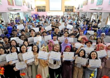 MERAIKAN pelajar cemerlang dalam Sijil Pelajaran Malaysia (SPM)  bukan sahaja menyuntik semangat  kepada diri sendiri malah menjadi inspirasi kepada adik-adik yang lain.