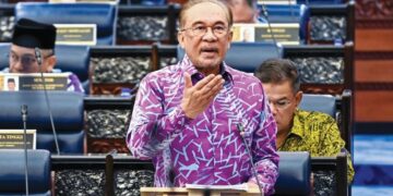 ANWAR Ibrahim menjawab pertanyaan Ahli Parlimen semasa Waktu Pertanyaan Perdana Menteri di Dewan Rakyat, semalam.