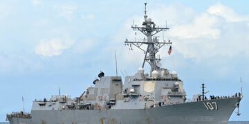 KAPAL pemusnah USS Gravely berlabuh di Trinidad dan Tobago bagi menjalankan latihan bersama berhampiran pesisir Venezuela.-AFP