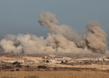 KEPULAN asap akibat bedilan udara oleh tentera Israel di Gaza. – AFP