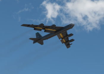 TIGA pesawat pengebom AS menghampiri ruang udara Venezuela sehingga mencetuskan kebimbangan banyak pihak. – AGENSI