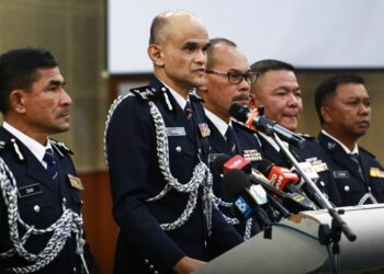 Pelajar jatuh