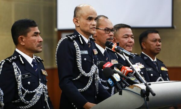 Pelajar jatuh