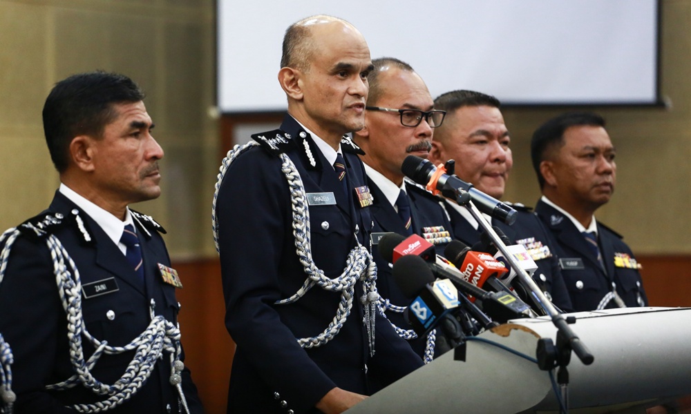 Pelajar jatuh