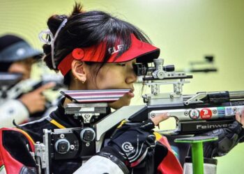 Penembak raifal negara, Gan Chen Jie ketika sesi latihan di Majlis Sukan Negara hari ini. - UTUSAN/AMIR KHALID