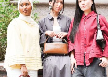 pilihan rona elegan melengkapkan gaya.