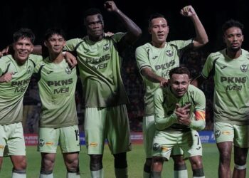 PEMAIN Selangor meraikan kejayaan mereka menumpaskan Negeri Sembilan FC dalam suku akhir pertama Piala FA, semalam.- IHSAN SFC