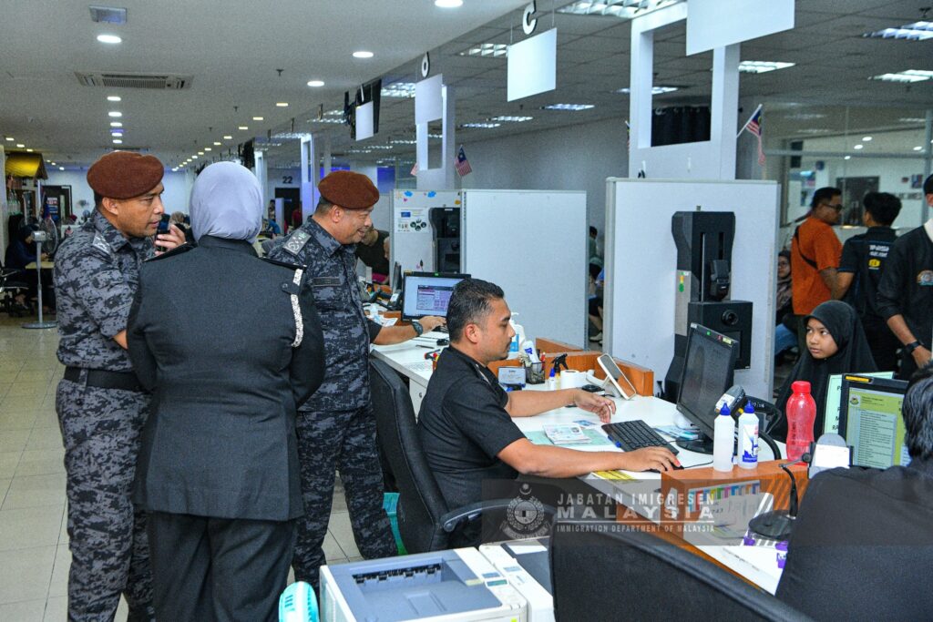 Ketua Pengarah Imigeresen tinjau operasi di UTC Negeri Sembilan 1 567654442 1128866976091593 7933469132390905231 n