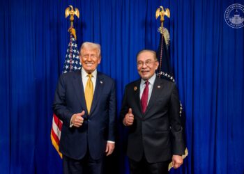 ANWAR Ibrahim mengadakan pertemuan bersama Donald Trump.-FB ANWAR IBRAHIM