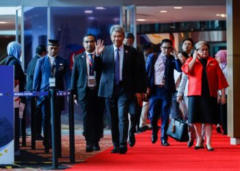 MOHAMAD Hasan hadir ke Mesyuarat Menteri Luar ASEAN pada Sidang Kemuncak ASEAN ke-47 di Pusat Konvensyen Kuala Lumpur.- UTUSAN/SHIDDIEQIIN ZON