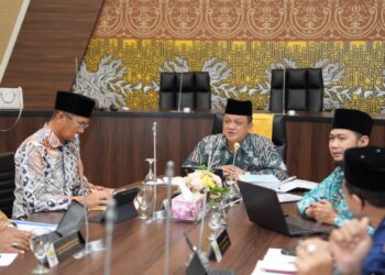 TUANKU Syed Faizuddin Putra Jamalullail 
mempengerusikan persidangan MAIPs yang telah membincangkan mengenai perkembangan terkini sukarelawan GSF.-UTUSAN