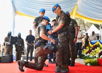 TENGKU Hassanal Ibrahim Alam Shah mencatat sejarah tersendiri apabila menjadi kerabat diraja Pahang pertama menamatkan Kursus Asas Pasukan Khas Tentera Udara Diraja Malaysia (Paskau) di Rompin, Pahang. - UTUSAN/SHAIKH AHMAD RAZIF