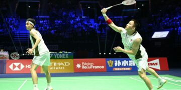Aaron Chia-Soh Wooi Yik menewaskan rakan senegara, Low Hang Yee-Ng Eng Cheong 15-21, 21-14, 21-14 pada aksi pusingan kedua Terbuka Arctic di Energia Areena, Finland semalam. - AFP