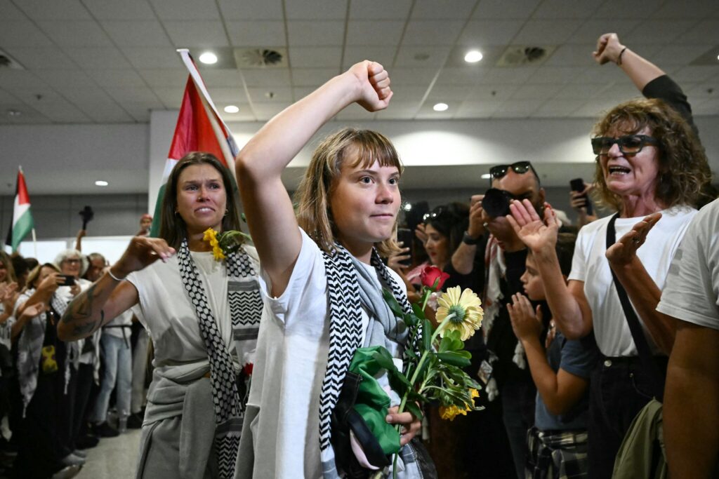 Greta Thunberg dakwa dipukul, dibiarkan kelaparan ketika ditahan Israel
