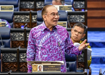 ANWAR Ibrahim ketika sidang Dewan Rakyat di Parlimen, hari ini. - JABATAN PENERANGAN MALAYSIA