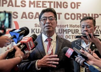 AZAM Baki ketika sidang akhbar selepas Majlis Mesyuarat Negara-Negara ASEAN Menentang Rasuah ke-21 (ASEAN-PAC) di Petaling Jaya, semalam. - UTUSAN/M. FIRDAUS M. JOHARI